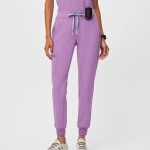 Lilac Dawn Zamora Jogger Scrubs | Figs
